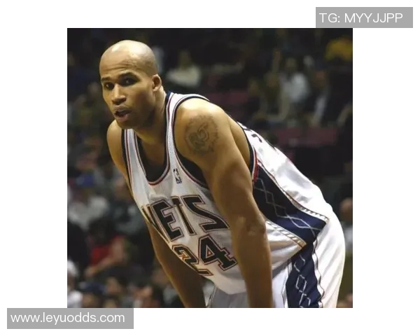 莺歌盛赞教练激情四溢称其为球队领袖能量满满激励全队士气