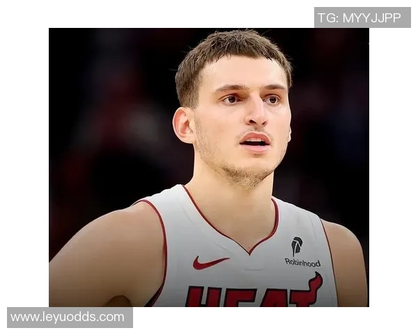 约维奇四年合同总值6240万第一年薪资1620万中间两年略微调整